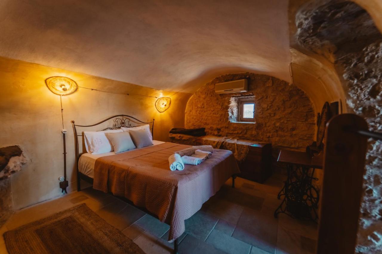Kythera Secrets Viaradika